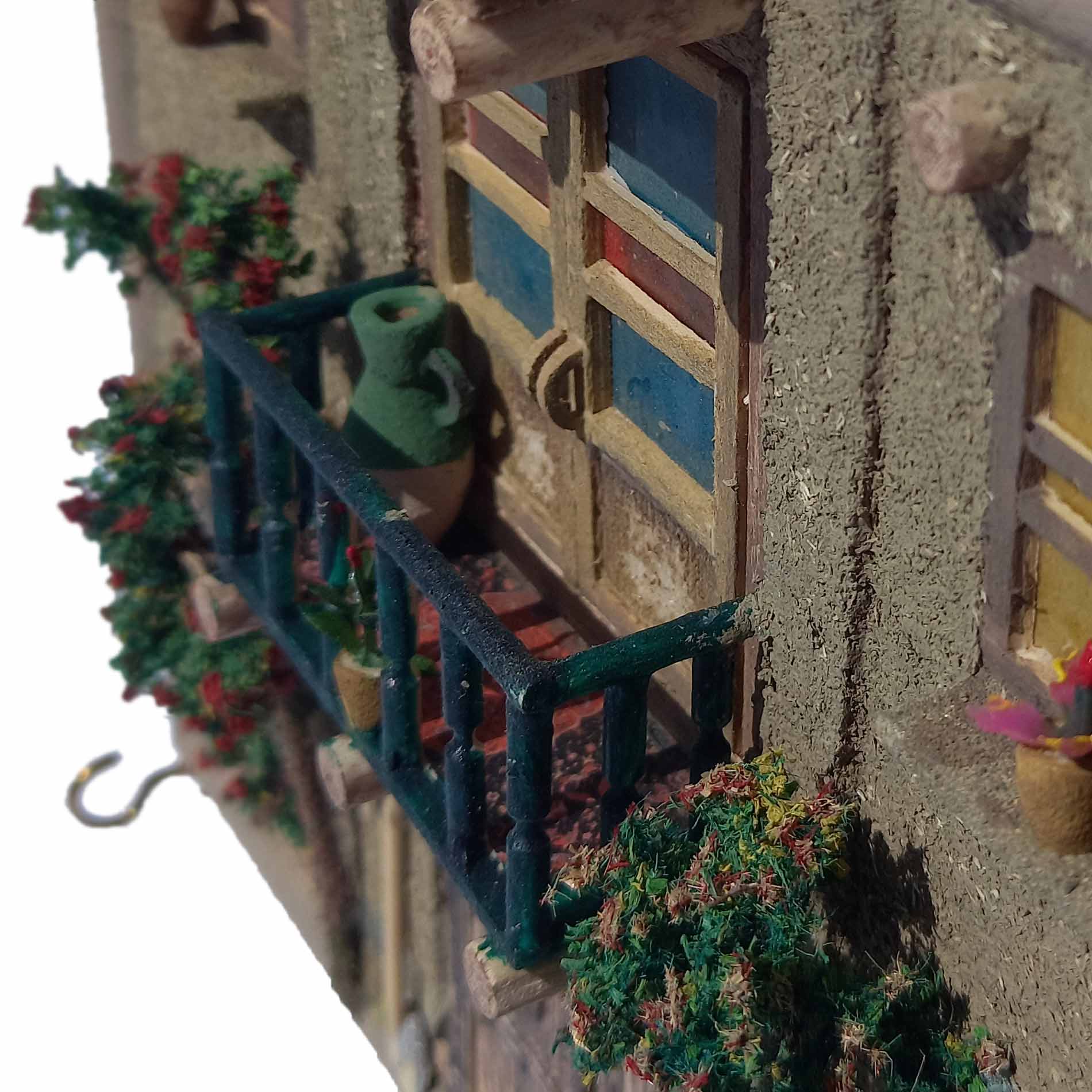 adib-maket-miniature-balcony-and-window ماکت پنجره و بالکن سنتی ادیب ماکت با جزئیات دقیق و گلدان.