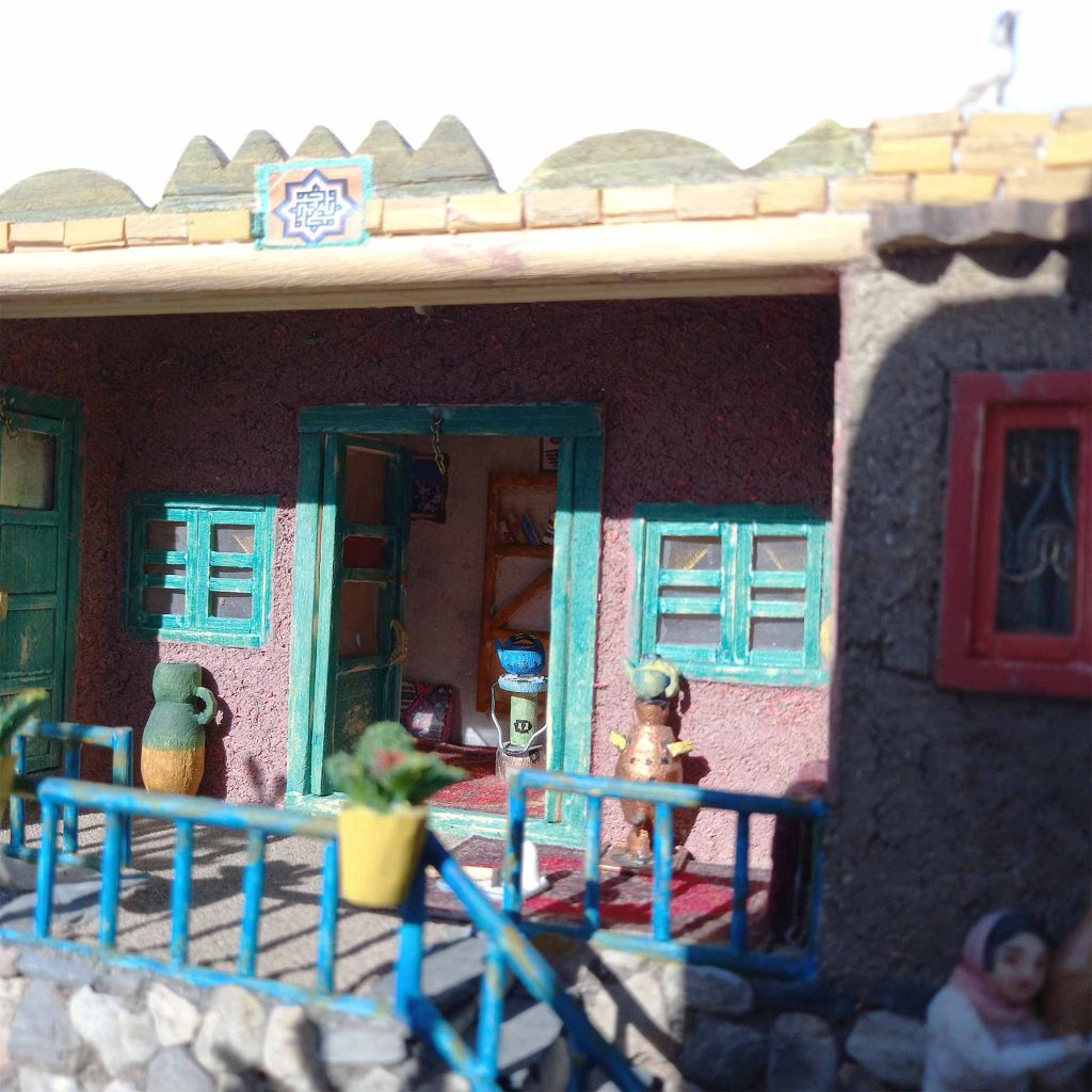 ماکت دستساز خانه روستایی با جزئیات داخلی